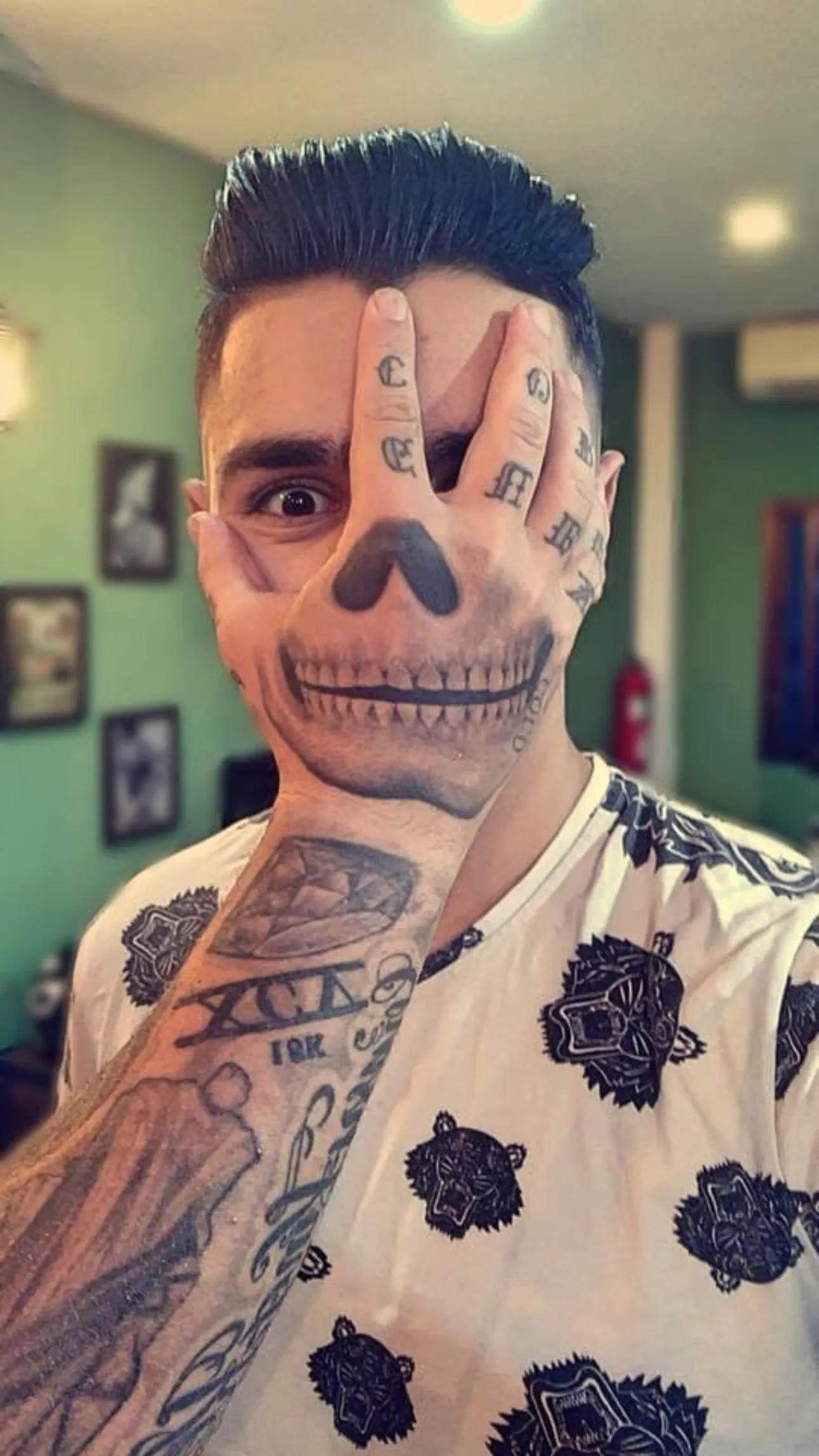 Heuss l'Enfoiré at Bad Monkey Barber Shop Patong